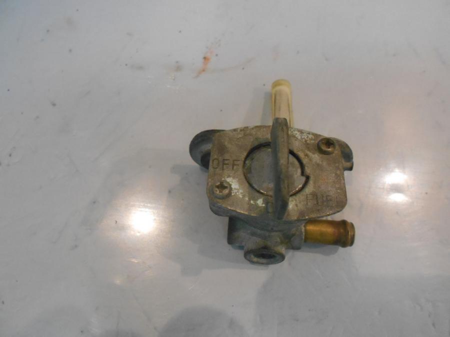 Framsidan på Bensinkran från en Yamaha FZS 1000 -2002 motorcykel.