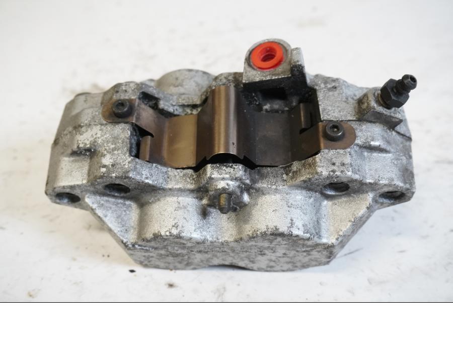 Baksidan på Bromsok från en Kawasaki VN 2000 -2006 motorcykel.