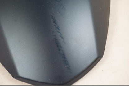 Snett nerifrån på Framskärm från en KTM 1290 Super Duke R EVO -2023 motorcykel.