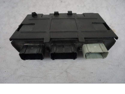 Vänster sida på CDI / ECU från en Triumph Bonneville T120 -2021 motorcykel.