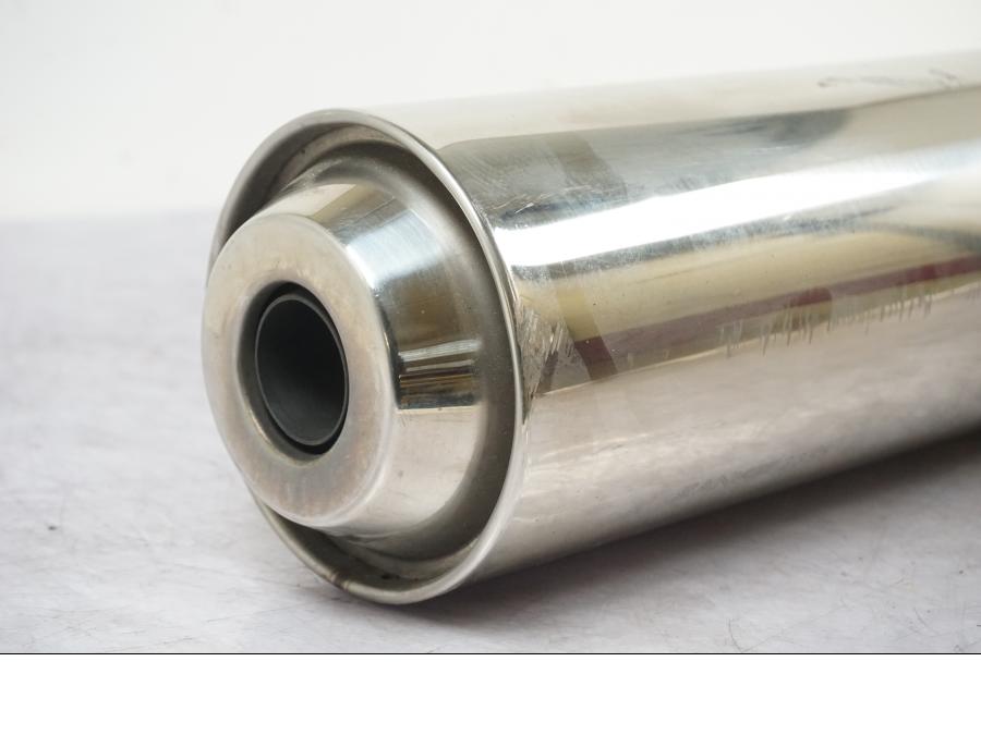 Baksidan på Ljuddämpare från en Honda VFR 800 -2001 motorcykel.