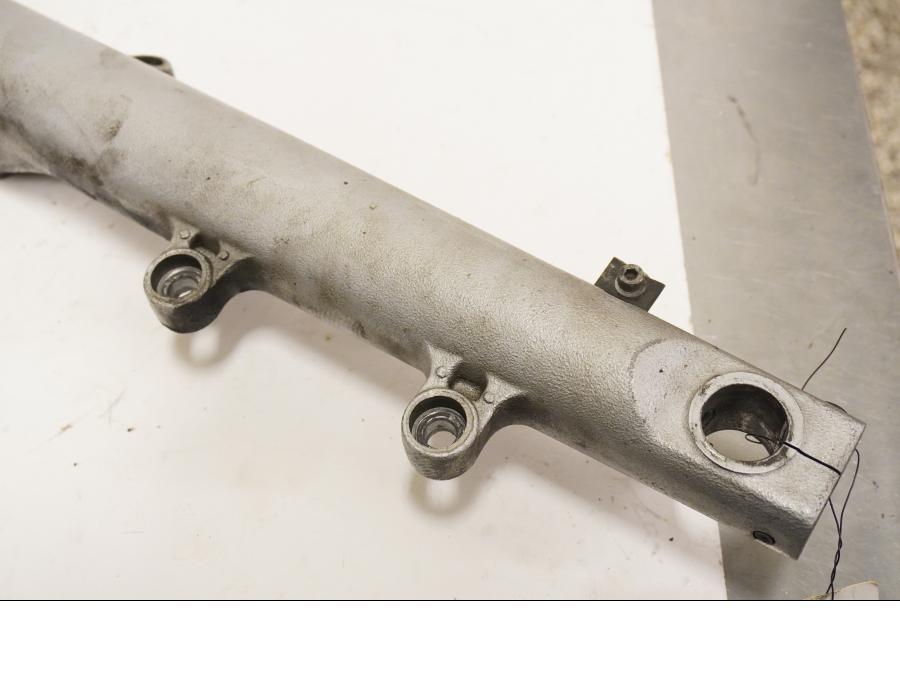 Baksidan på Gaffelben från en BMW R 1100 RT -2000 motorcykel.