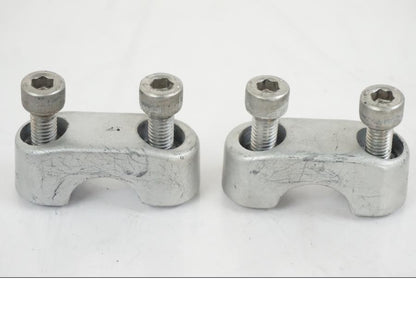 Framsidan på Styrfäste från en BMW F 650 CS -2002 motorcykel.