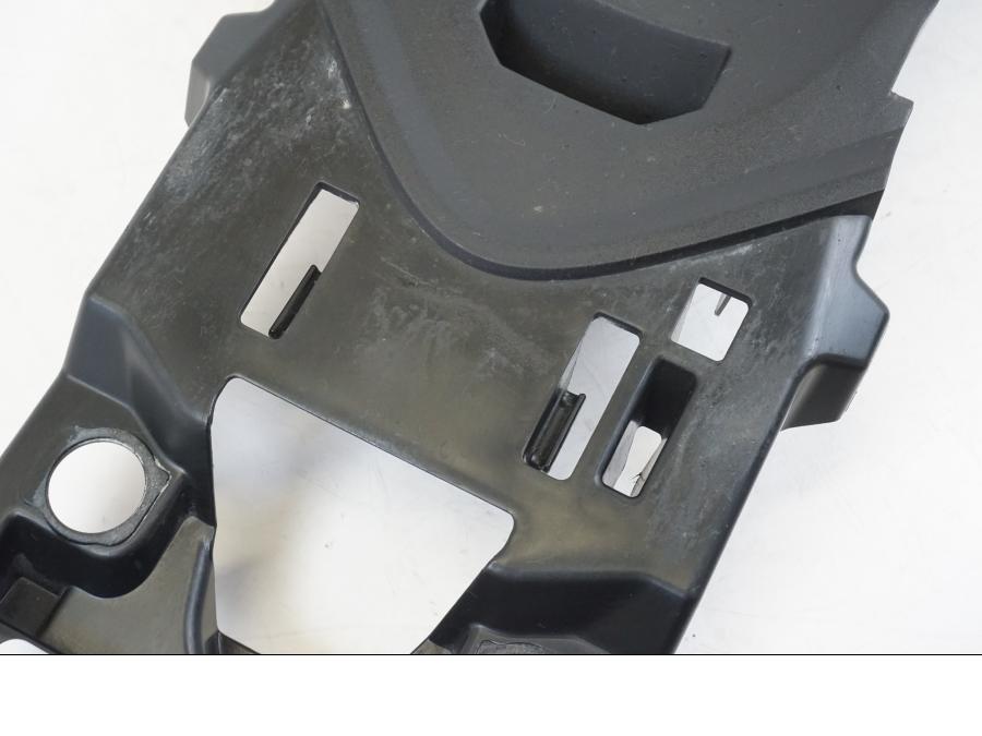 Snett uppifrån på Batterikåpa från en Suzuki GSX-R 750 -2008 motorcykel.