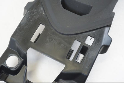 Snett uppifrån på Batterikåpa från en Suzuki GSX-R 750 -2008 motorcykel.