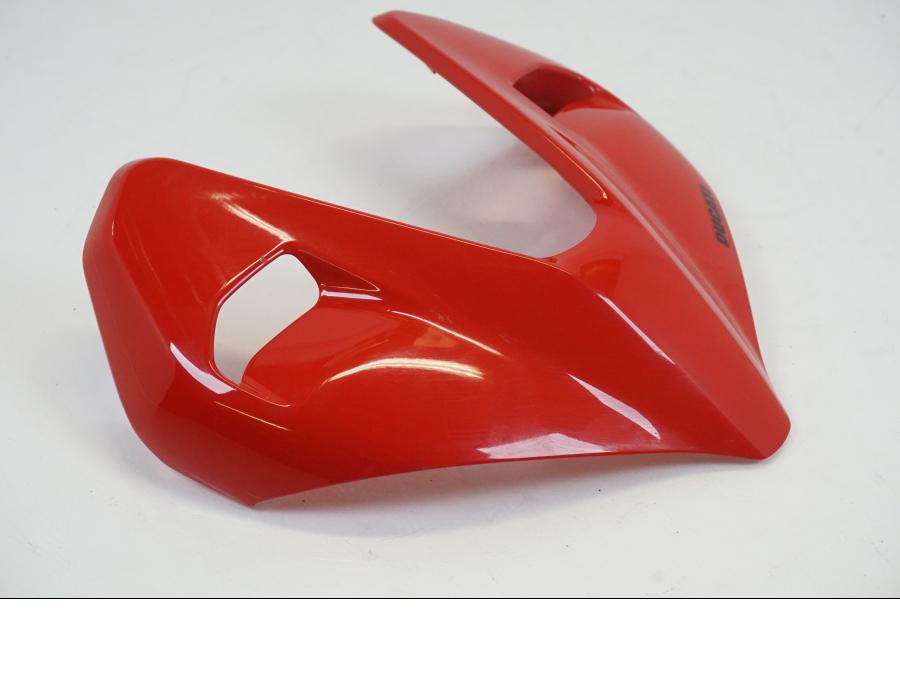 Baksidan på Strålkastarkåpa från en Ducati Streetfighter V4 -2020 motorcykel.