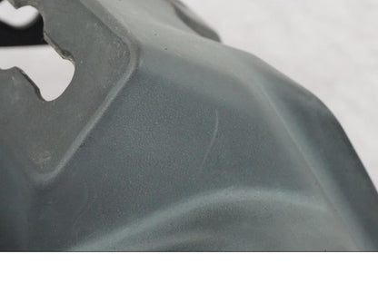 Snett nerifrån på Skylthållare från en Suzuki GSF 1250 -2010 motorcykel.