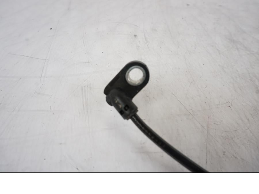 Höger sida på ABS givare från en KTM 1290 Super Duke R -2023 motorcykel.