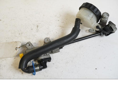 Baksidan på Bromshuvudcylinder från en Honda CB 750 SF -1999 motorcykel.