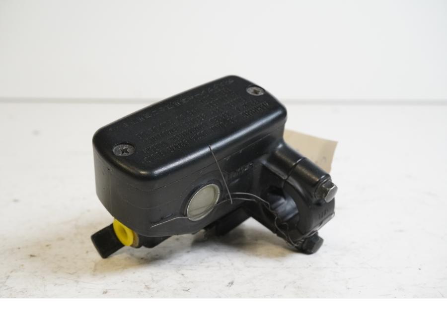 Framsidan på Bromshuvudcylinder från en Honda CBR 1100 XX -1998 motorcykel.