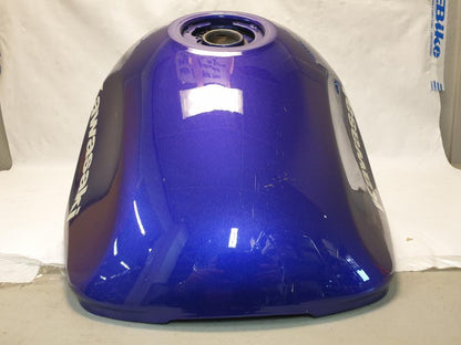 Baksidan på Bensintank från en Kawasaki ZZR 600 -1998 motorcykel.