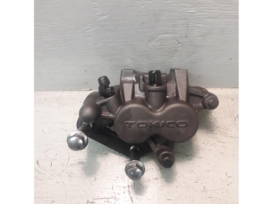 Framsidan på Bromsok från en Kawasaki VN 900 -2007 motorcykel.