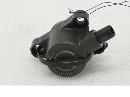 Framsidan på Kopplingslavcylinder från en Ducati Monster 900 -1998 motorcykel.