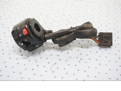 Framsidan på Styrelreglage från en Triumph Tiger -2001 motorcykel.