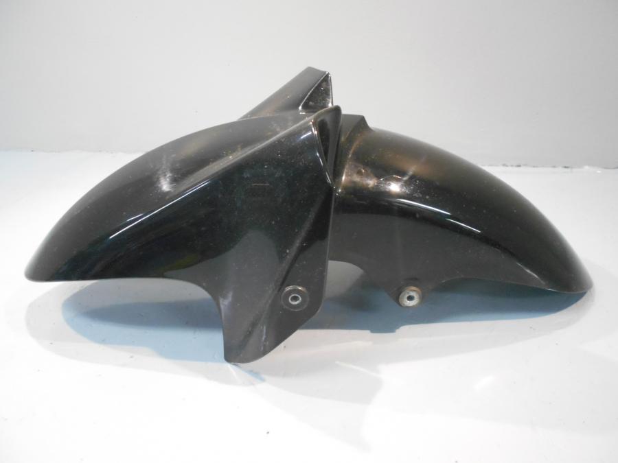 Framsidan på Framskärm från en Yamaha FZS 1000 -2002 motorcykel.