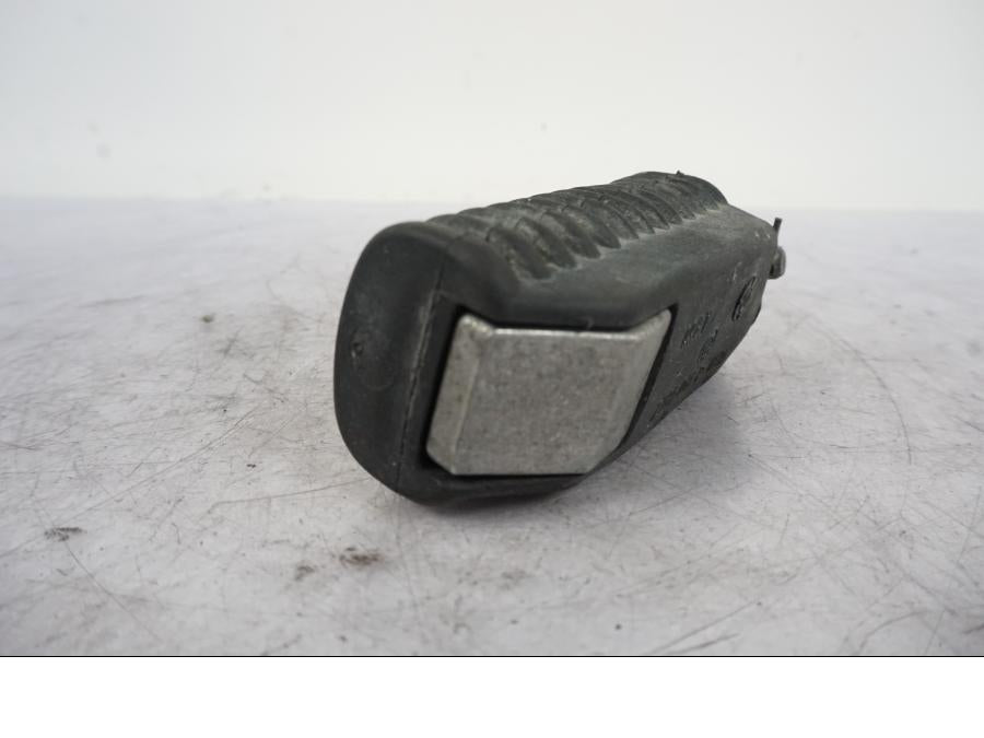 Snett nerifrån på Fotpinne från en BMW R 1150 GS -2002 motorcykel.