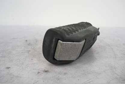 Snett nerifrån på Fotpinne från en BMW R 1150 GS -2002 motorcykel.