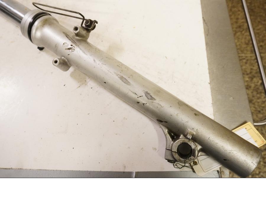 Snett uppifrån på Gaffelben från en Suzuki DR 650 -1991 motorcykel.