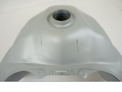 Snett uppifrån på Bensintank från en Yamaha Tenere 700 -2020 motorcykel.