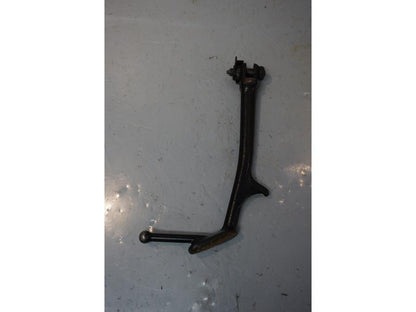 Baksidan på Sidostöd från en Yamaha V-MAX 1200 -2001 motorcykel.