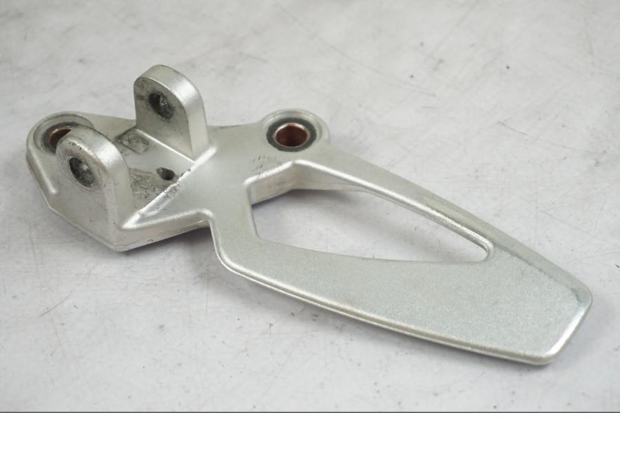 Höger sida på Fotpinnefäste från en BMW R 1200 R -2007 motorcykel.