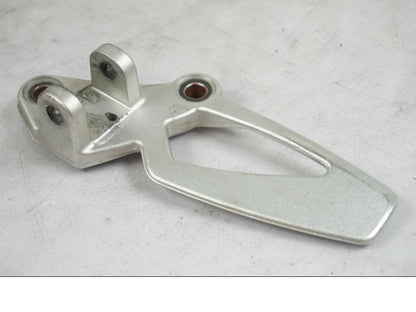 Höger sida på Fotpinnefäste från en BMW R 1200 R -2007 motorcykel.