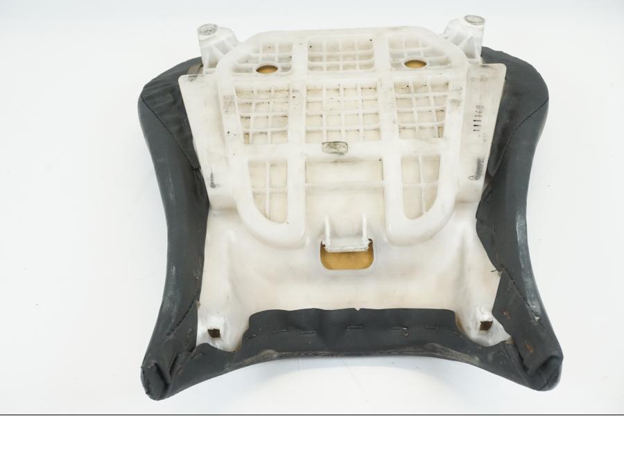 Snett uppifrån på Sadel från en Yamaha YZF R6 -1999 motorcykel.