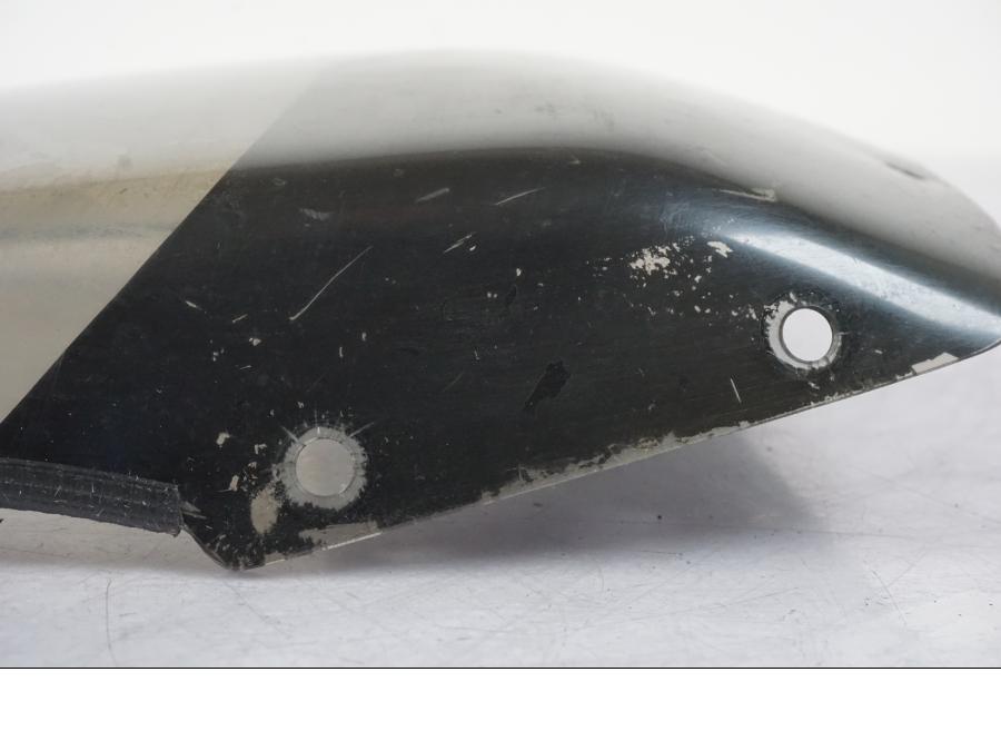 Vänster sida på Vindruta från en Suzuki GSX 550 EF -1985 motorcykel.