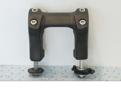 Framsidan på Styrfäste från en Suzuki GSX 1300 BK -2008 motorcykel.