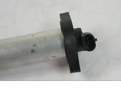 Baksidan på Bensintankgivare från en KTM 1290 Super Duke R -2018 motorcykel.