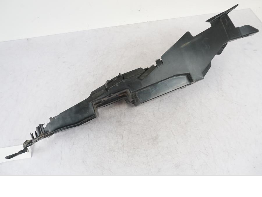 Snett nerifrån på Undertail från en Yamaha MT-09 -2016 motorcykel.