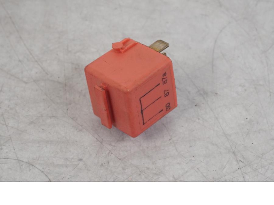 Baksidan på Kontaktbygling från en BMW R 1100 GS -1998 motorcykel.