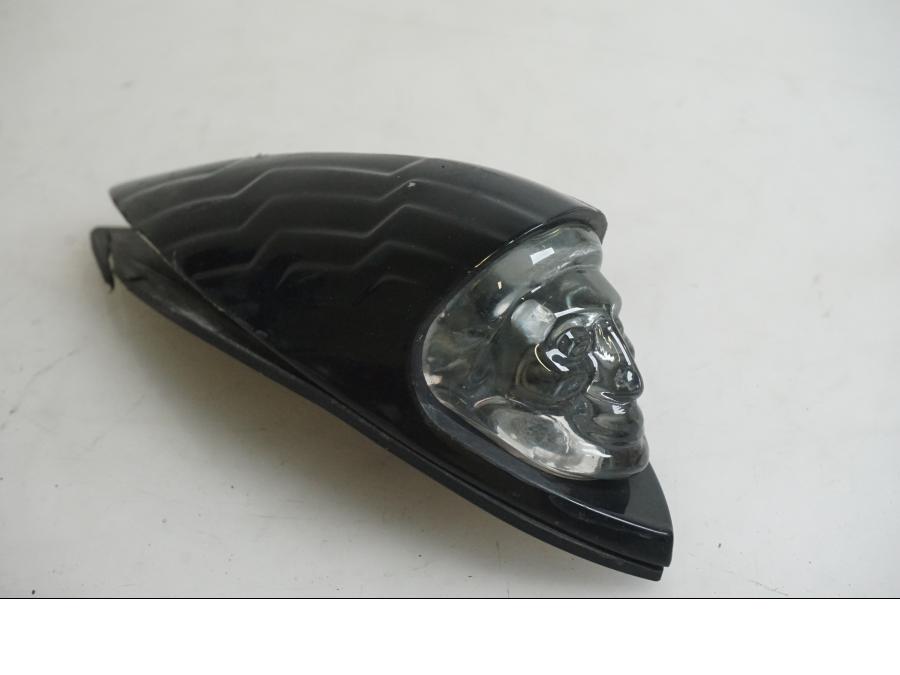 Framsidan på Framskärmsdekor från en Indian Chieftain Dark Horse -2019 motorcykel.