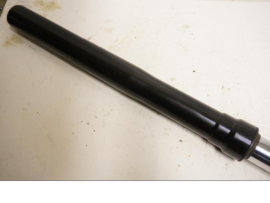 Höger sida på Gaffelben från en Kawasaki Versys 650 -2007 motorcykel.