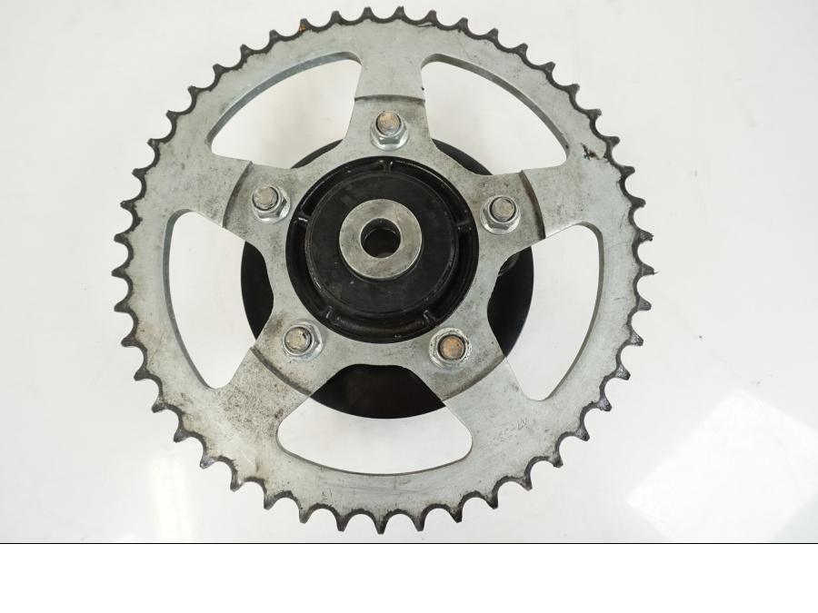 Framsidan på Drevfäste från en Suzuki GSX 600 F -1998 motorcykel.