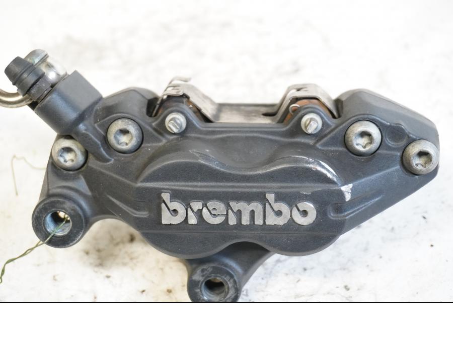 Baksidan på Bromsok från en BMW F 800 ST -2008 motorcykel.