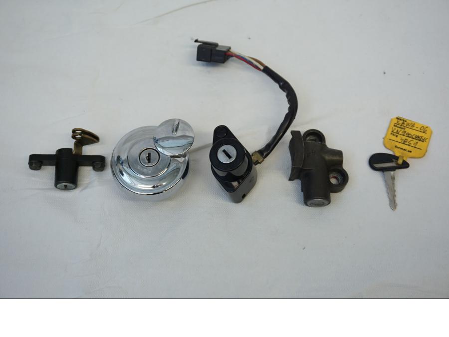 Framsidan på Låssats från en Kawasaki VN 900 -2006 motorcykel.