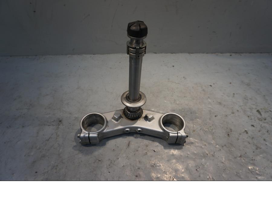 Framsidan på Gaffelkrona från en Yamaha XT 1200 Z -2011 motorcykel.