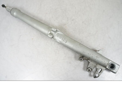 Snett nerifrån på Gaffelben från en BMW R 1200 R -2007 motorcykel.