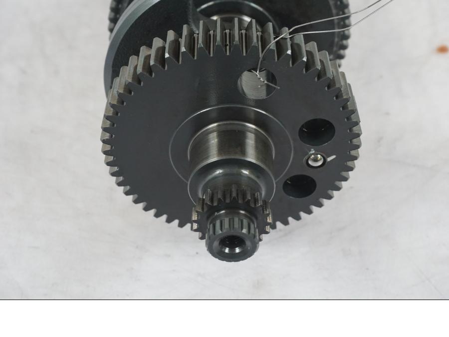 Vänster sida på Vevaxel från en Kawasaki Z 900 -2019 motorcykel.