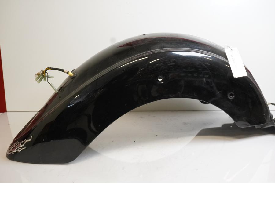 Snett nerifrån på Bakskärm från en Yamaha XVS 1100 -2006 motorcykel.