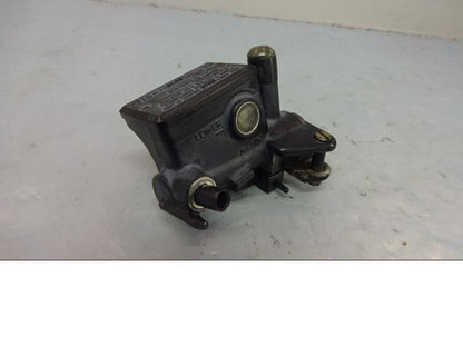 Framsidan på Kopplingshuvudcylinder från en Yamaha FJR 1300 -2003 motorcykel.