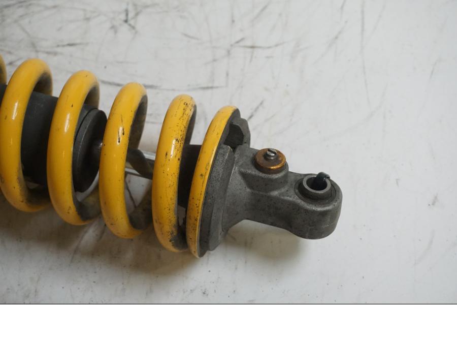 Baksidan på Stötdämpare från en Triumph Daytona 675 -2007 motorcykel.