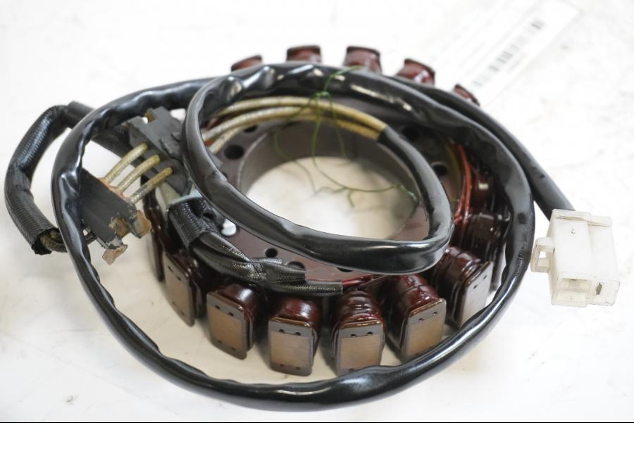 Framsidan på Generator från en Yamaha XVS 650 -1997 motorcykel.