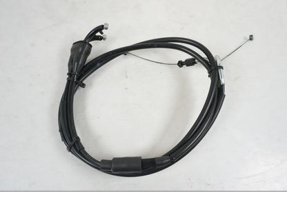 Snett uppifrån på Gasvajer från en Yamaha MT-09 -2019 motorcykel.