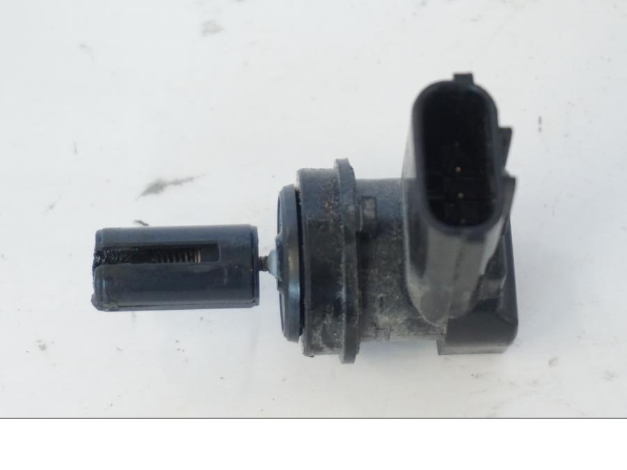 Höger sida på Tomgångsventil från en Honda SH 300 A -2011 scooter.