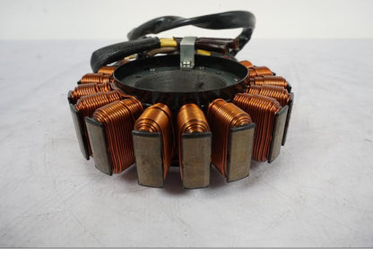 Baksidan på Generator från en Honda VFR 1200 -2010 motorcykel.