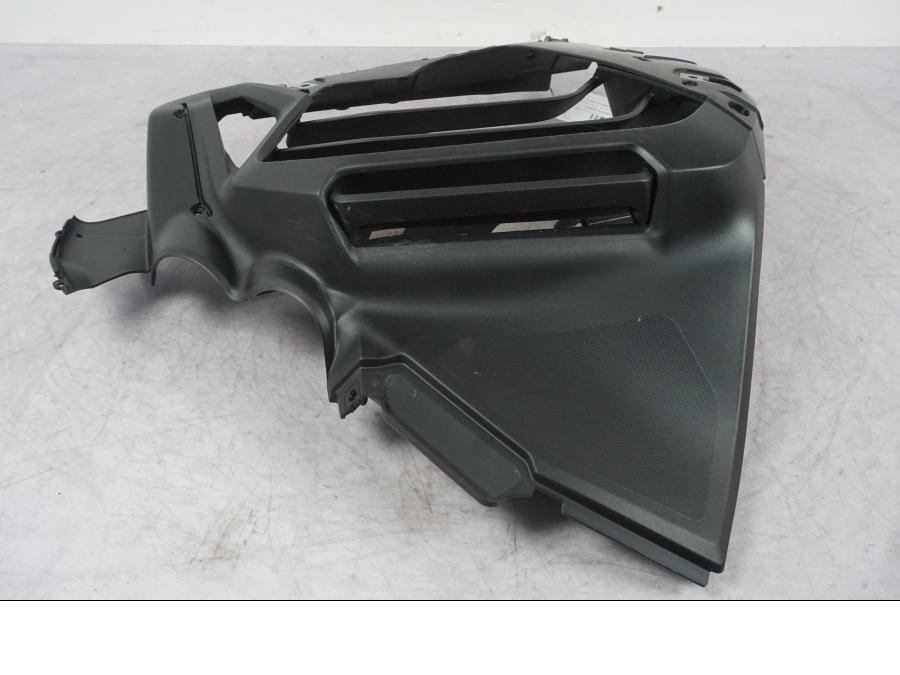 Vänster sida på Sidkåpa innerplast från en Ducati Multistrada V4 -2024 motorcykel.