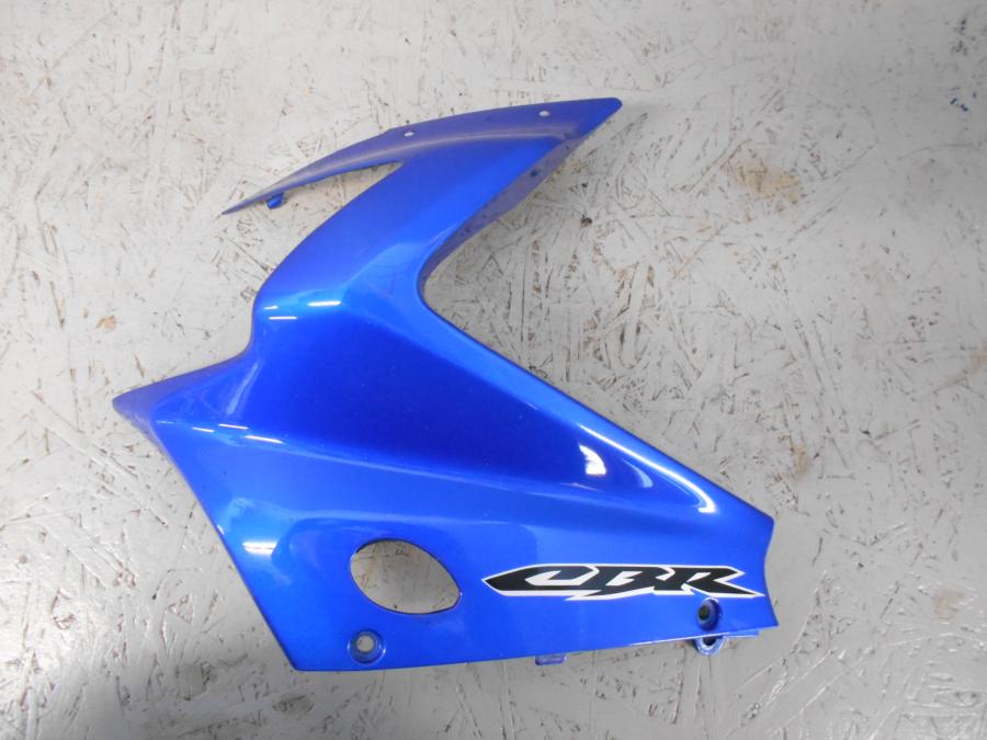 Framsidan på Toppkåpa från en Honda CBR 125 R -2006 motorcykel.