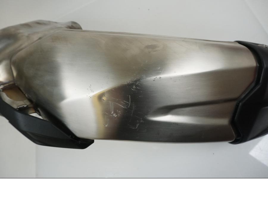 Extrabild3 på Ljuddämpare från en BMW F 900 R -2021 motorcykel.